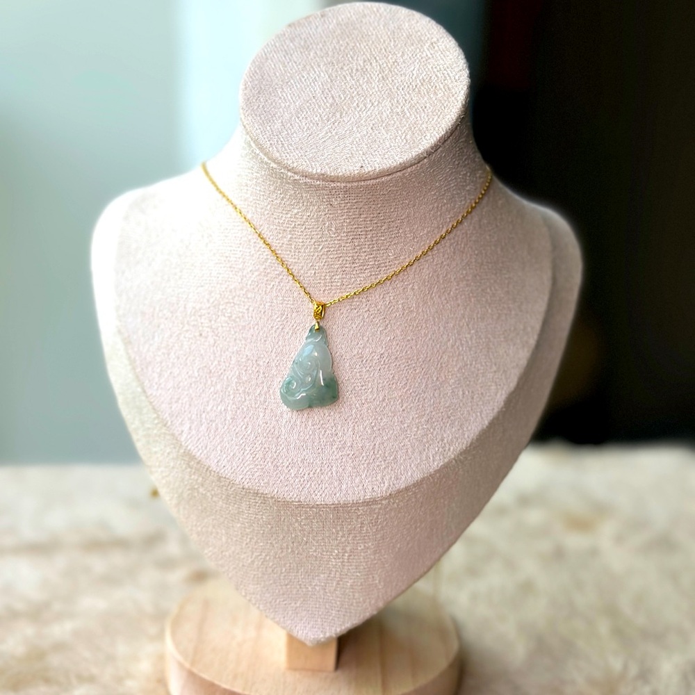 Burmese Jade type A ruyi cloud Pendant Necklace solid 18k hook